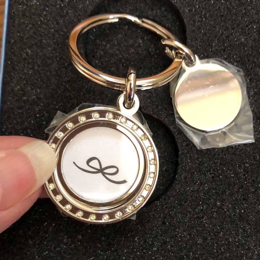 New Things Remembered engravable rhinestone photo key holder.  Silver.